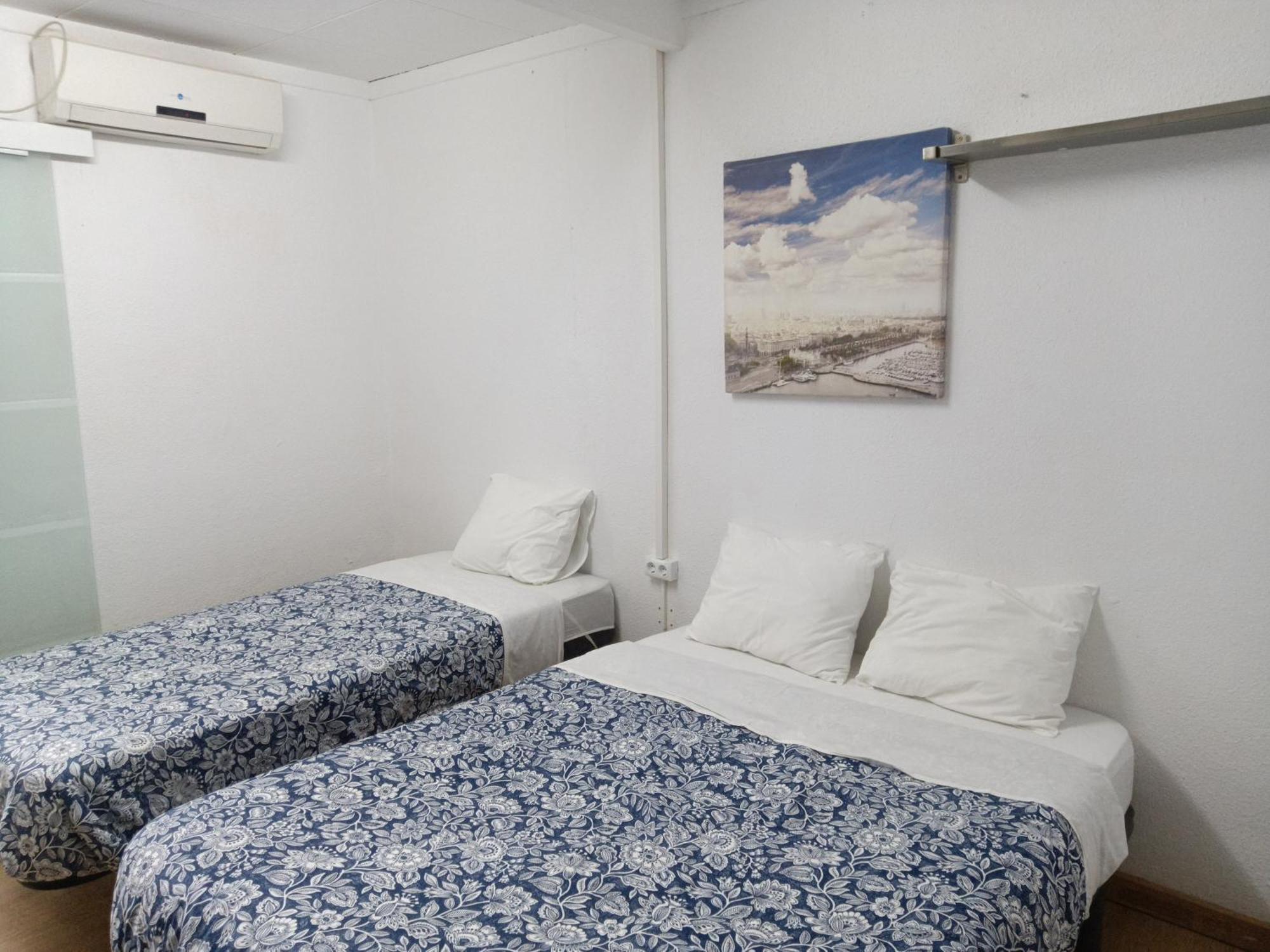 Pension Casa De Barca Барселона Екстериор снимка
