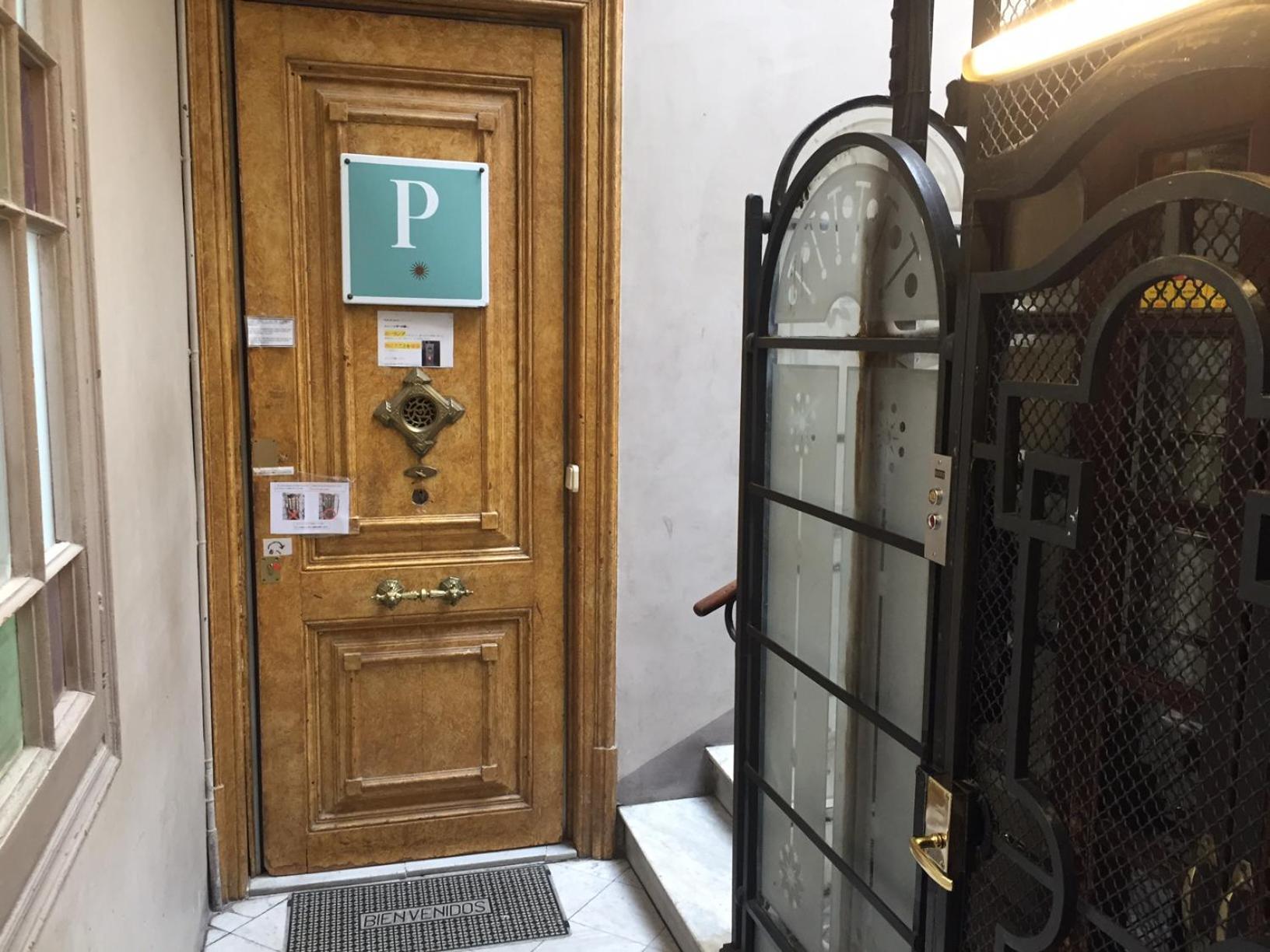 Pension Casa De Barca Барселона Екстериор снимка